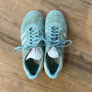 Worn once Adidas Gazelle shoes Size US 7